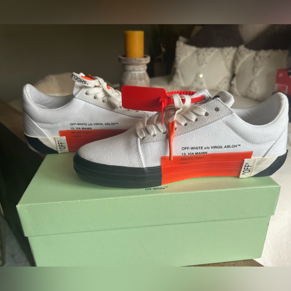 Off white SB shoe